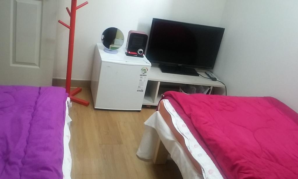 Oxbloodk Gwangju Metropolitan City Quarto foto
